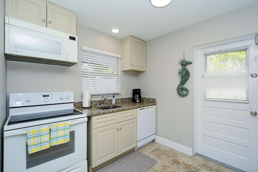 Canal 309 - Right In Siesta Key Village! Dış mekan fotoğraf